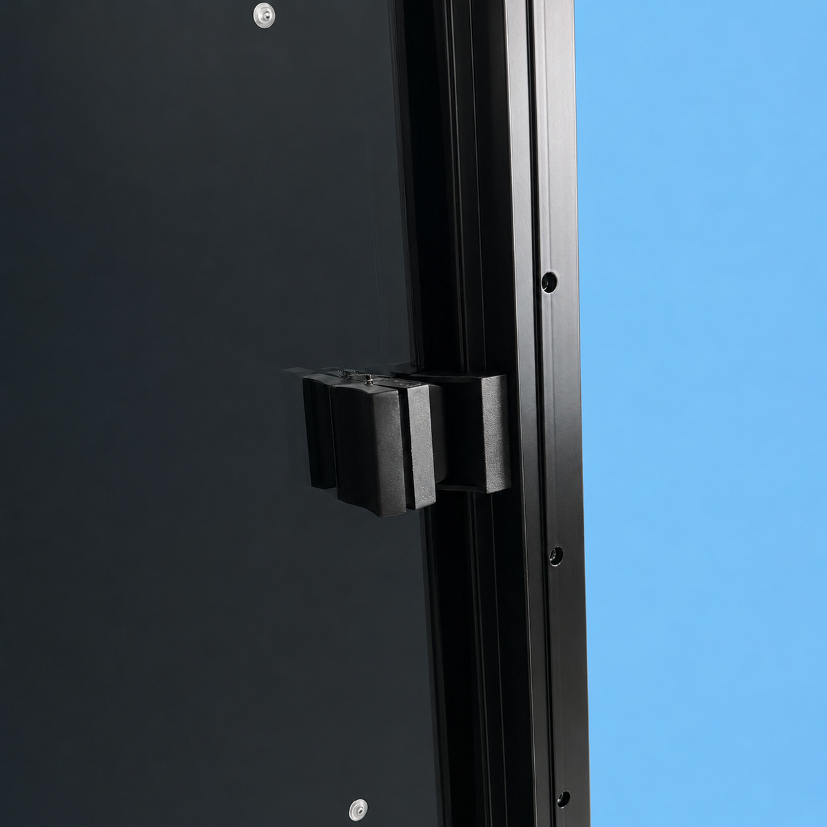 VanSlide Square window, reinforced aluminium counter-frame detail
